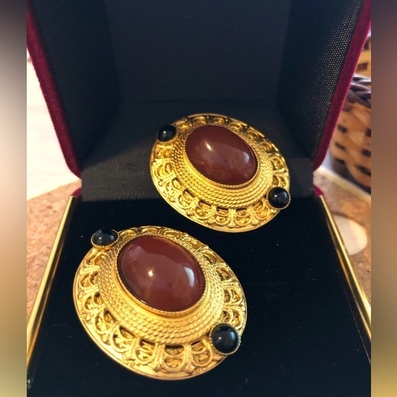 VERY RARE Spingarn NY Clip Earrings - Picture 2 of 4